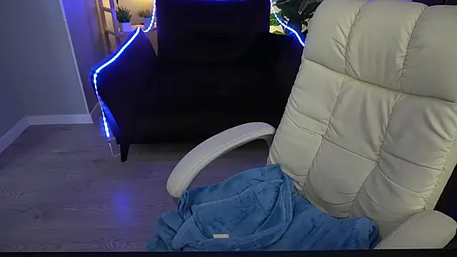 Snapshot of ElysLunar chatting on 1, 2, 2025 ElysLunar online show from 1, 2, 2025