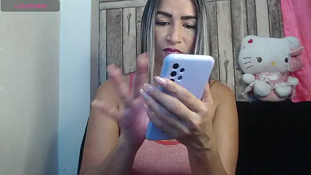 Snapshot of rosa_pretty chatting on 18, 10, 2025 rosa pretty online show from 18, 10, 2025