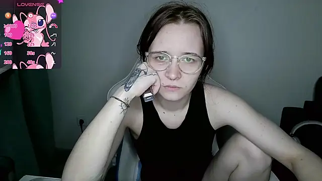 Snapshot of crashtest_13 chatting on 15, 10, 2025 crashtest 13 online show from 15, 10, 2025