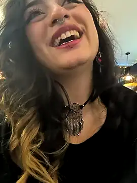 Lila Desiree online show from 1, 2, 2025