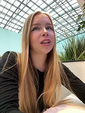 Snapshot of mur_girl chatting on 24, 12, 2024 mur girl online show from 24, 12, 2024