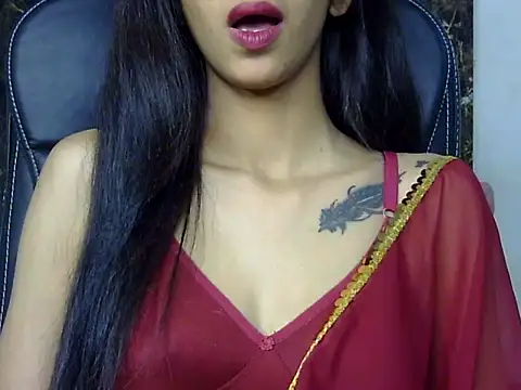 Snapshot of MAAYRA_09 chatting on 4, 3, 2025 MAAYRA 09 online show from 4, 3, 2025