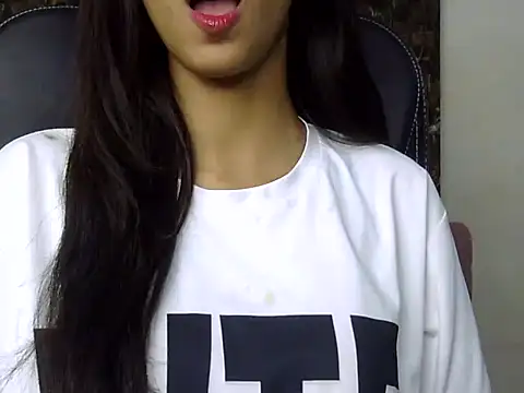 Snapshot of MAAYRA_09 chatting on 13, 3, 2025 MAAYRA 09 online show from 13, 3, 2025