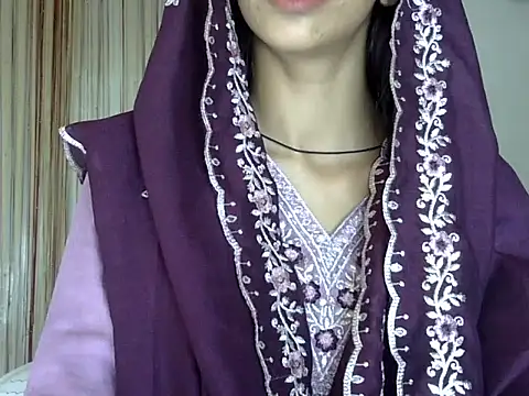 Snapshot of MAAYRA_09 chatting on 28, 9, 2025 MAAYRA 09 online show from 28, 9, 2025