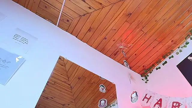 Snapshot of Naia_x chatting on 23, 10, 2025 Naia x online show from 23, 10, 2025