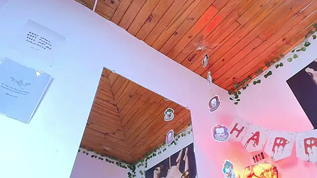 Snapshot of Naia_x chatting on 24, 10, 2025 Naia x online show from 24, 10, 2025