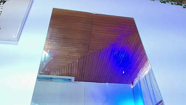 Snapshot of Naia_x chatting on 6, 11, 2025 Naia x online show from 6, 11, 2025