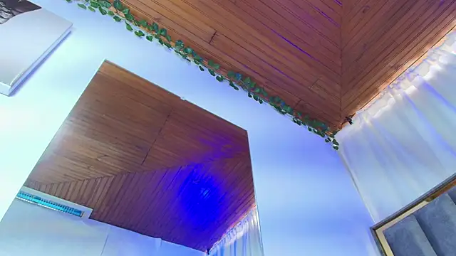 Snapshot of Naia_x chatting on 1, 12, 2025 Naia x online show from 1, 12, 2025