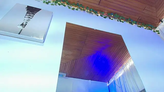 Snapshot of Naia_x chatting on 4, 12, 2025 Naia x online show from 4, 12, 2025