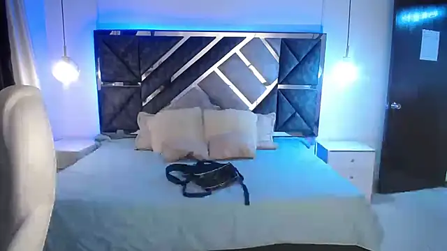 MIA YOURHOTTIE online show from 19, 2, 2025