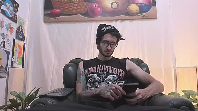 Snapshot of Loggan_donnelly chatting on 2, 5, 2026 Loggan donnelly online show from 2, 5, 2026