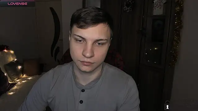 Snapshot of handsome_guy01 chatting on 27, 11, 2025 handsome guy01 online show from 27, 11, 2025