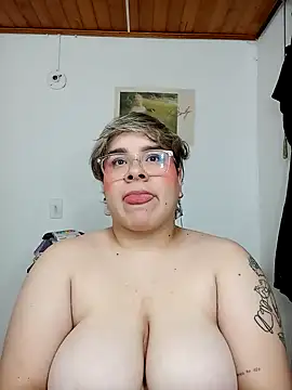 Snapshot of amalia_love chatting on 5, 1, 2025 amalia love online show from 5, 1, 2025