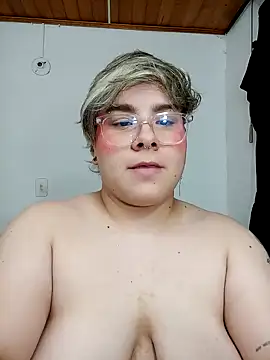 Snapshot of amalia_love chatting on 5, 1, 2025 amalia love online show from 5, 1, 2025