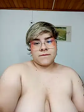 Snapshot of amalia_love chatting on 8, 2, 2025 amalia love online show from 8, 2, 2025