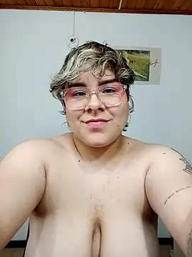 Snapshot of amalia_love chatting on 2, 3, 2025 amalia love online show from 2, 3, 2025