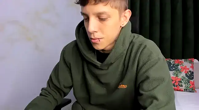 Snapshot of Adam_hard_ chatting on 4, 3, 2025 Adam hard online show from 4, 3, 2025