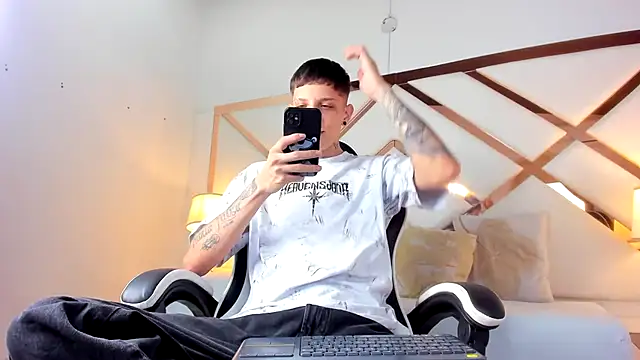 Snapshot of Adam_hard_ chatting on 26, 9, 2025 Adam hard online show from 26, 9, 2025