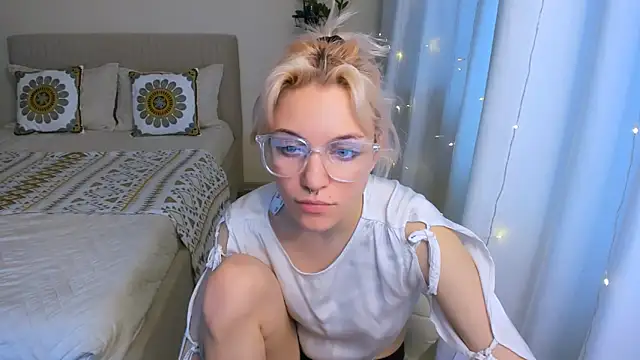 VelvetVixen155 online show from 3, 2, 2025