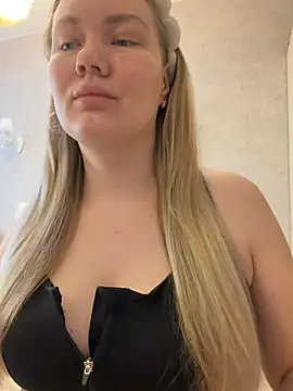 LianaCruz   online show from 4, 2, 2026