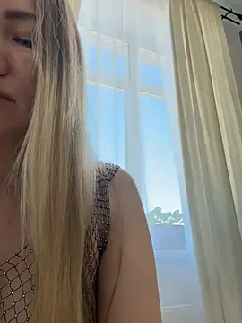 Snapshot of LianaCruz__ chatting on 16, 4, 2026 LianaCruz online show from 16, 4, 2026
