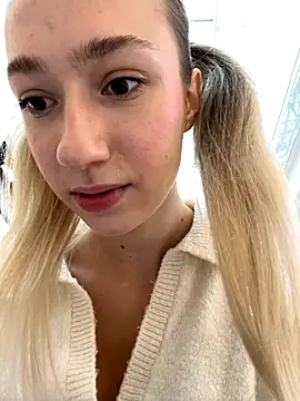 Snapshot of Lia__Love chatting on 13, 9, 2025 Lia Love online show from 13, 9, 2025