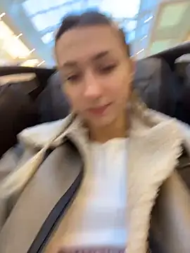 Lia  Love online show from 4, 11, 2025