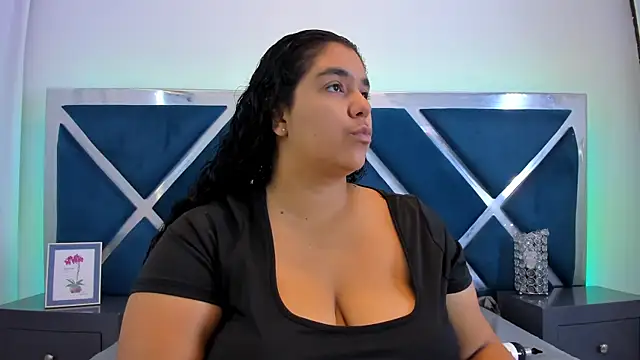 Tiffanymiller00 online show from 18, 6, 2026