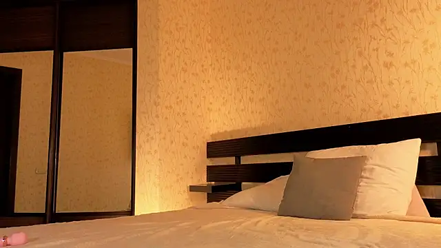 Sweet Paradox online show from 2, 12, 2025