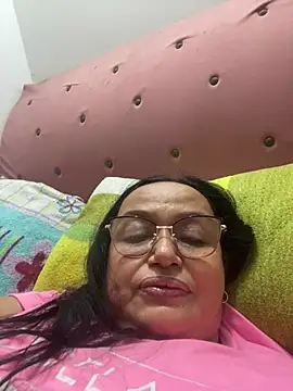 Snapshot of GiaNahomi chatting on 1, 1, 2025 GiaNahomi online show from 1, 1, 2025
