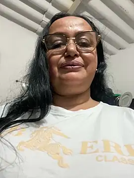 Snapshot of GiaNahomi chatting on 4, 1, 2025 GiaNahomi online show from 4, 1, 2025