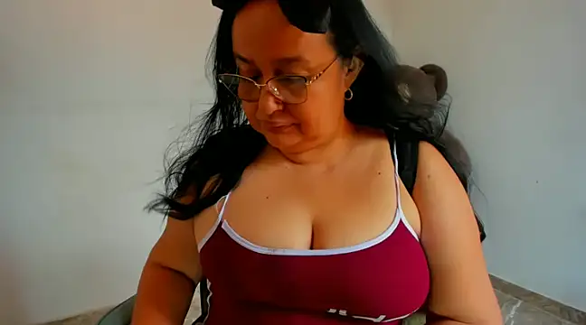 Snapshot of GiaNahomi chatting on 11, 3, 2025 GiaNahomi online show from 11, 3, 2025
