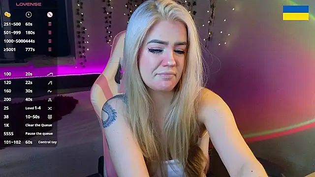 Snapshot of RedVelveten chatting on 2, 10, 2025 RedVelveten online show from 2, 10, 2025