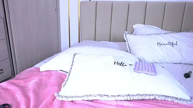 Snapshot of b3llaspringg chatting on 6, 3, 2025 b3llaspringg online show from 6, 3, 2025