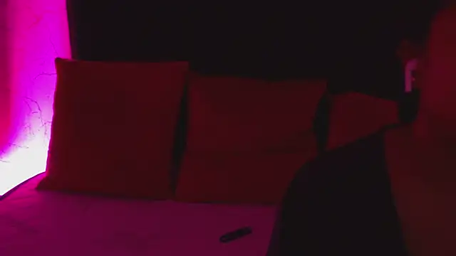 IzzyyBeelmonth online show from 7, 12, 2024