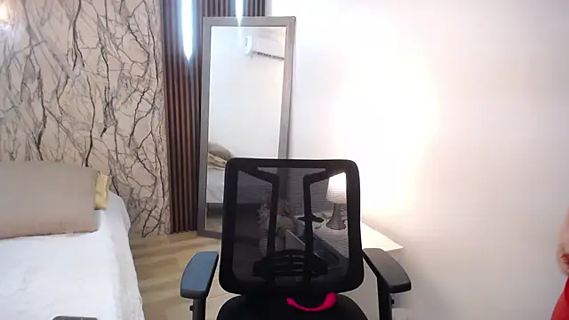 MartinaGuzmann online show from 22, 2, 2025