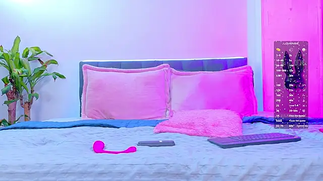 Rouse Hilton online show from 10, 9, 2025