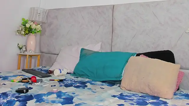 naomiii   online show from 23, 10, 2025