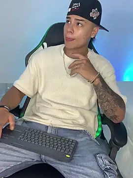 Snapshot of SantiagoReyesFtt chatting on 11, 3, 2025 SantiagoReyesFtt online show from 11, 3, 2025