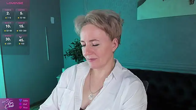 Snapshot of Nika_Smit chatting on 6, 12, 2024 Nika Smit online show from 6, 12, 2024