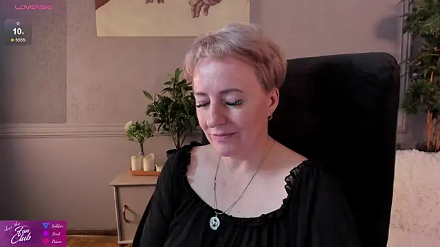 Snapshot of Nika_Smit chatting on 14, 12, 2024 Nika Smit online show from 14, 12, 2024