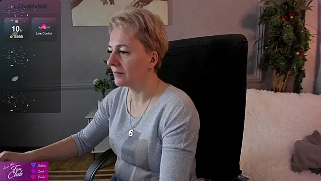 Snapshot of Nika_Smit chatting on 15, 12, 2024 Nika Smit online show from 15, 12, 2024