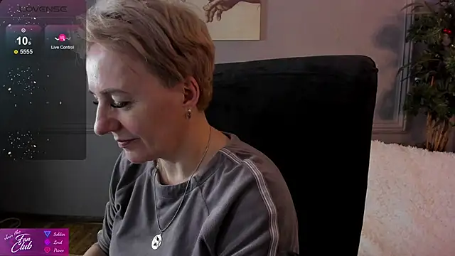 Snapshot of Nika_Smit chatting on 15, 12, 2024 Nika Smit online show from 15, 12, 2024