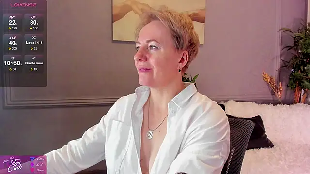 Snapshot of Nika_Smit chatting on 4, 1, 2025 Nika Smit online show from 4, 1, 2025