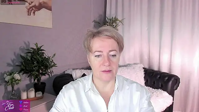 Snapshot of Nika_Smit chatting on 5, 1, 2025 Nika Smit online show from 5, 1, 2025