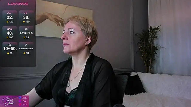 Snapshot of Nika_Smit chatting on 2, 2, 2025 Nika Smit online show from 2, 2, 2025