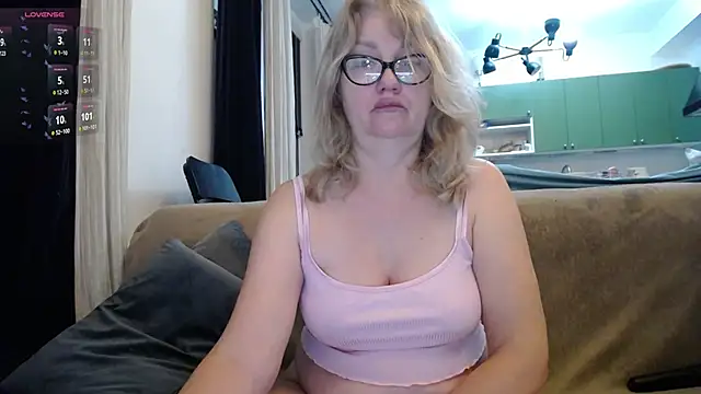 Snapshot of Blond_Woman chatting on 6, 2, 2025 Blond Woman online show from 6, 2, 2025
