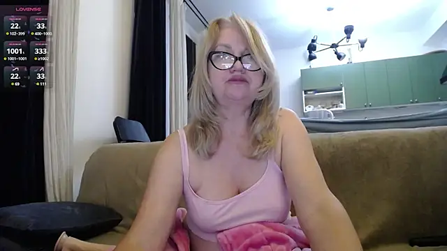 Snapshot of Blond_Woman chatting on 8, 2, 2025 Blond Woman online show from 8, 2, 2025