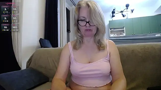 Snapshot of Blond_Woman chatting on 9, 2, 2025 Blond Woman online show from 9, 2, 2025
