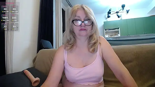 Snapshot of Blond_Woman chatting on 15, 2, 2025 Blond Woman online show from 15, 2, 2025
